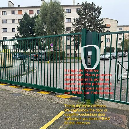 Appartement Periurbain De Paris Et Versailles Les Clayes-Sous-Bois Esterno foto